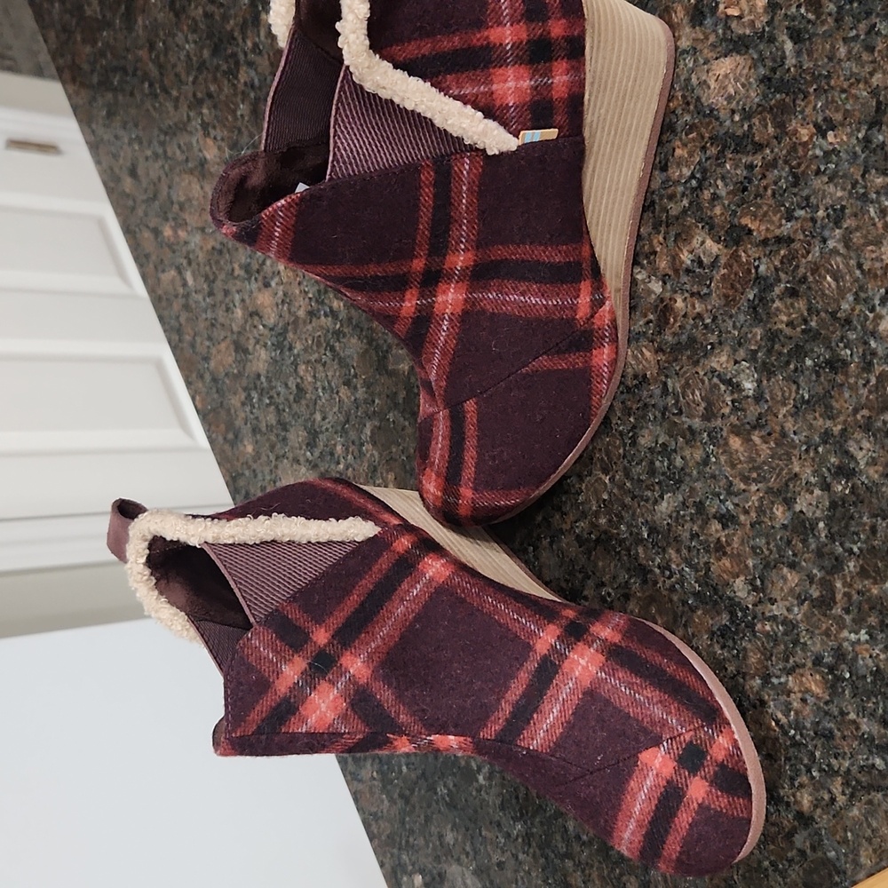 Toms Black And Red Plaid Ankle Boots